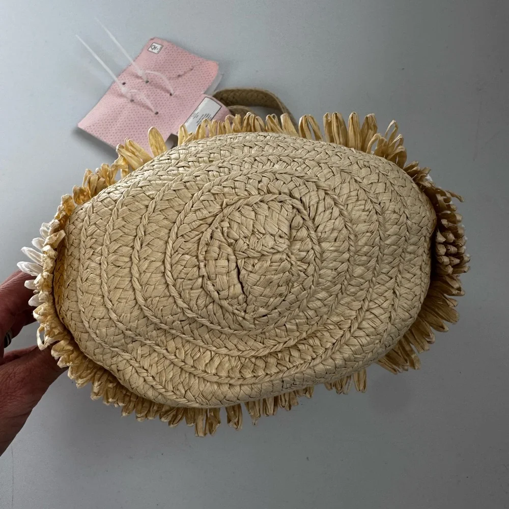 NWT cupcakes & cashmere Natural and White Layered Fringe Straw Tote 6”H x 9”W